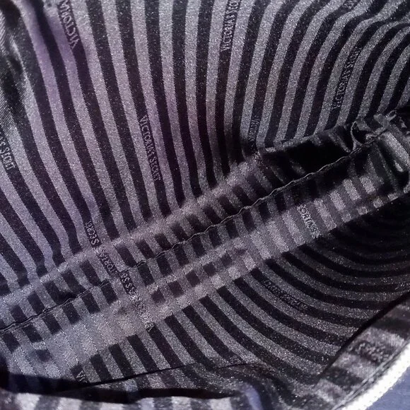 💗Victoria’s Secret Faux Fur Stud Large Wristlet/Clutch Handbag w/Floral Strap💗 - Picture 10 of 15